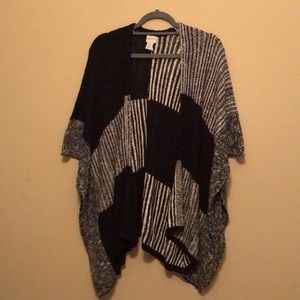 Chico’s Black and White Patterned Ruana